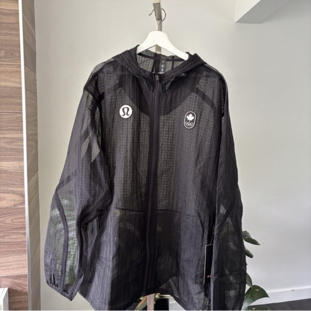 lululemon athletica Black Lightweight Hooded Windbreaker Jacket